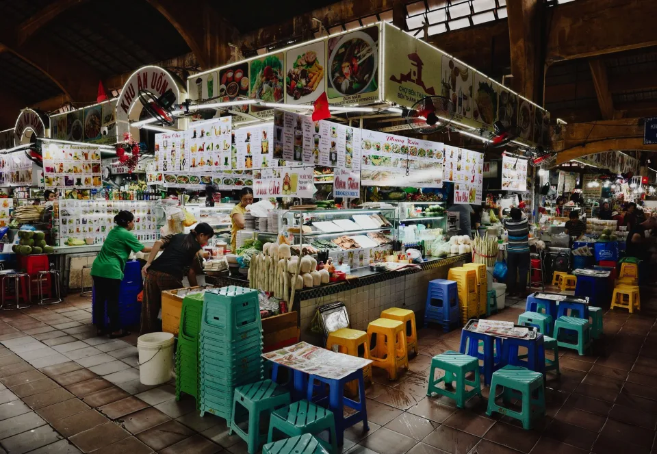 Bàn ăn tại Nguyễn Thị Trúc Linh